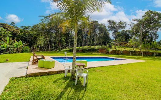Chácara com piscina para lazer e vista para o campo ID 21077