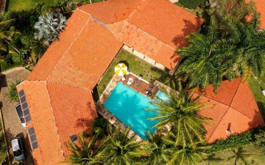 Chácara Alto Padrão com 7 Quartos Climatizados, Piscina e Lazer